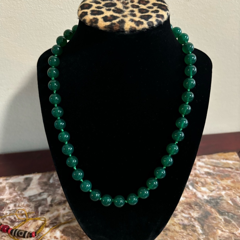 Jade color Green Beads Necklace..!